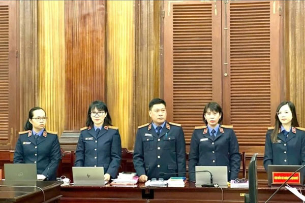 Đại án đăng kiểm: Viện kiểm sát nói luật sư chưa tôn trọng khách hàng