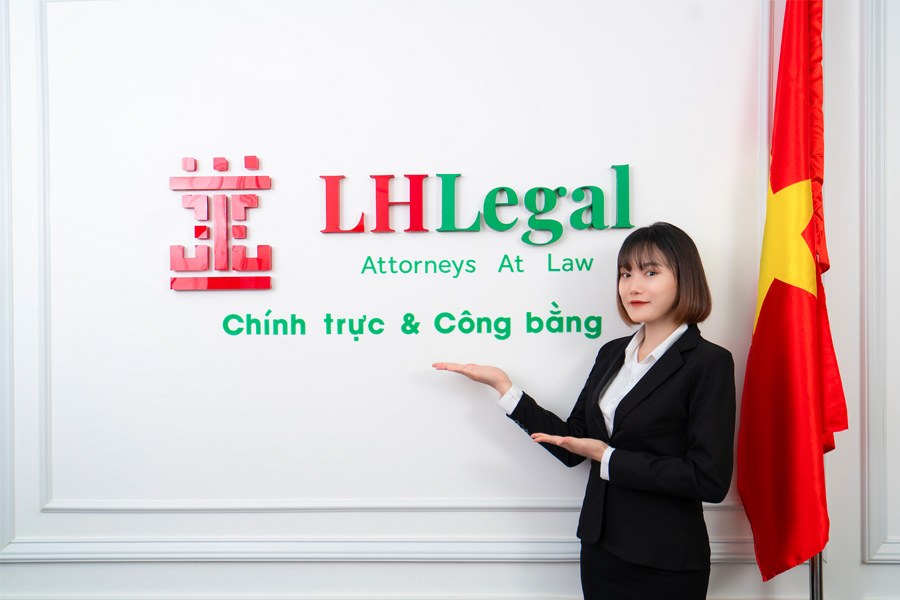 Bà Trần Thị Trung Hậu - Trợ lý Luật sư
